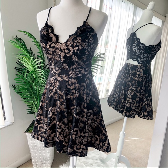 Black and Tan/Nude Lace Cocktail Dress - Picture 3 of 3